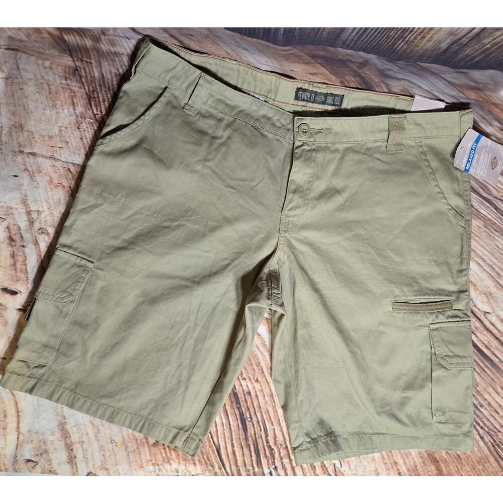 Womens Dickies Relaxed Fit Cargo Shorts Size 18 Mid Rise NWT